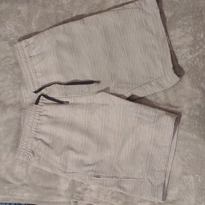 Kenneth Cole New York shorts. Size medium, drawstring. Tech. Pocket